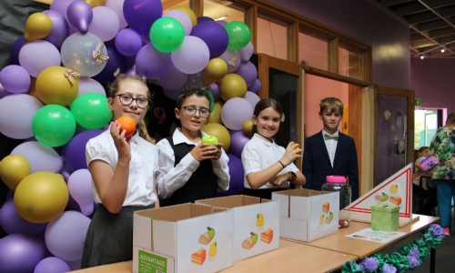 Cedars Park Primary School pupils hold a Macmillan Coffee Morning